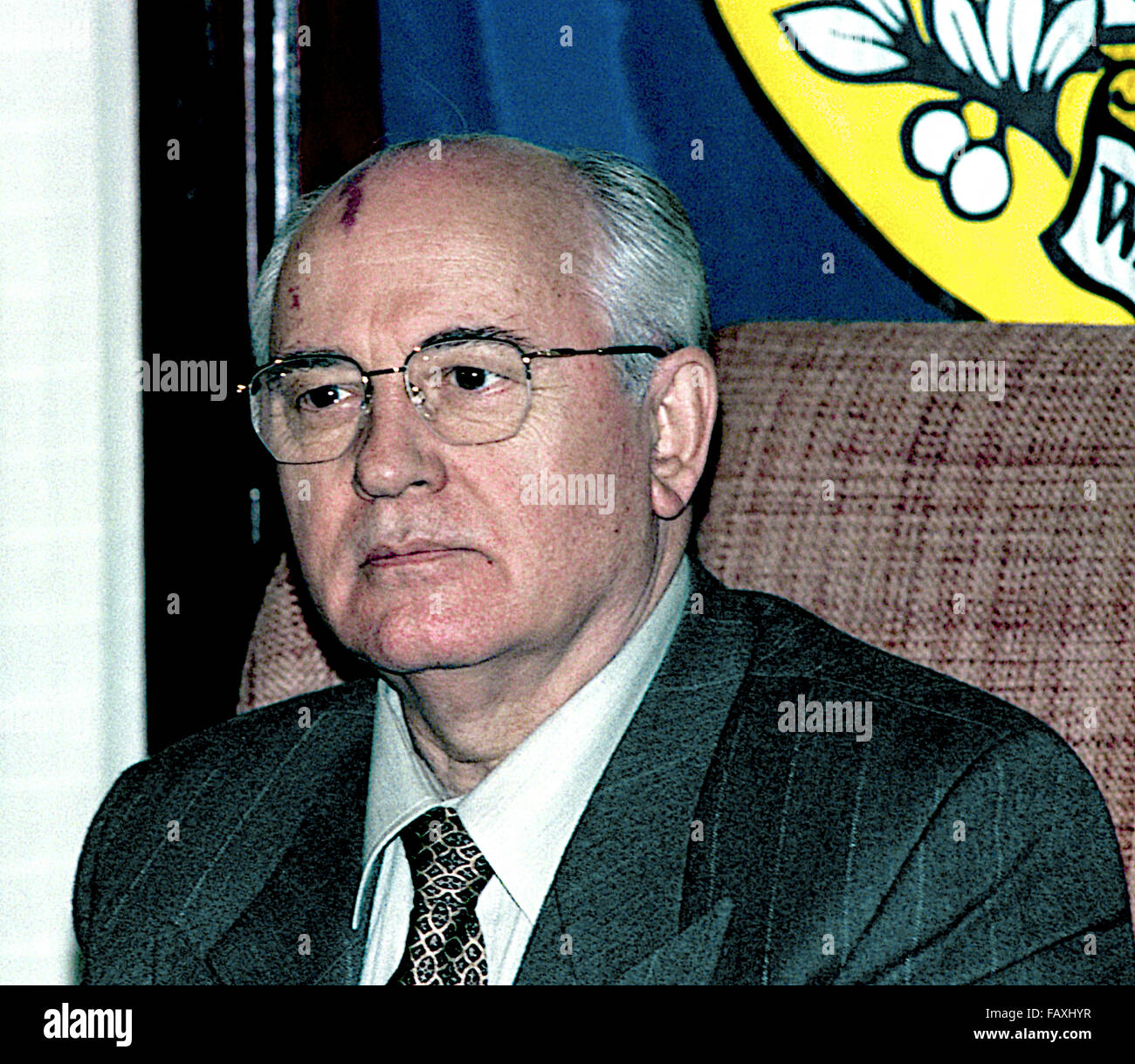 Washington, DC., USA, 25 octobre 1996, Mikhaïl Sergueïevitch Gorbatchev au National Press Club. Il était le huitième et dernier chef de l'Union soviétique, ayant servi comme Secrétaire Général du Parti communiste de l'Union soviétique de 1985 à 1991, lorsque le parti a été dissous. Il a occupé le poste de chef de l'Etat à partir de 1988 jusqu'à sa dissolution en 1991 (le titre de président du Présidium du Soviet suprême de 1988 à 1989, en tant que Président du Soviet suprême de 1989 à 1990, et comme président de l'Union soviétique de 1990 à 1991). Banque D'Images