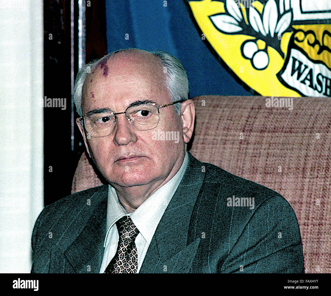 Washington, DC.USA, 25 octobre 1996, Mikhaïl Sergueïevitch Gorbatchev au National Press Club. Il était le huitième et dernier chef de l'Union soviétique, ayant servi comme Secrétaire Général du Parti communiste de l'Union soviétique de 1985 à 1991, lorsque le parti a été dissous. Il a occupé le poste de chef de l'Etat à partir de 1988 jusqu'à sa dissolution en 1991 (le titre de président du Présidium du Soviet suprême de 1988 à 1989, en tant que Président du Soviet suprême de 1989 à 1990, et comme président de l'Union soviétique de 1990 à 1991). Credit : Mark Reinstein Banque D'Images