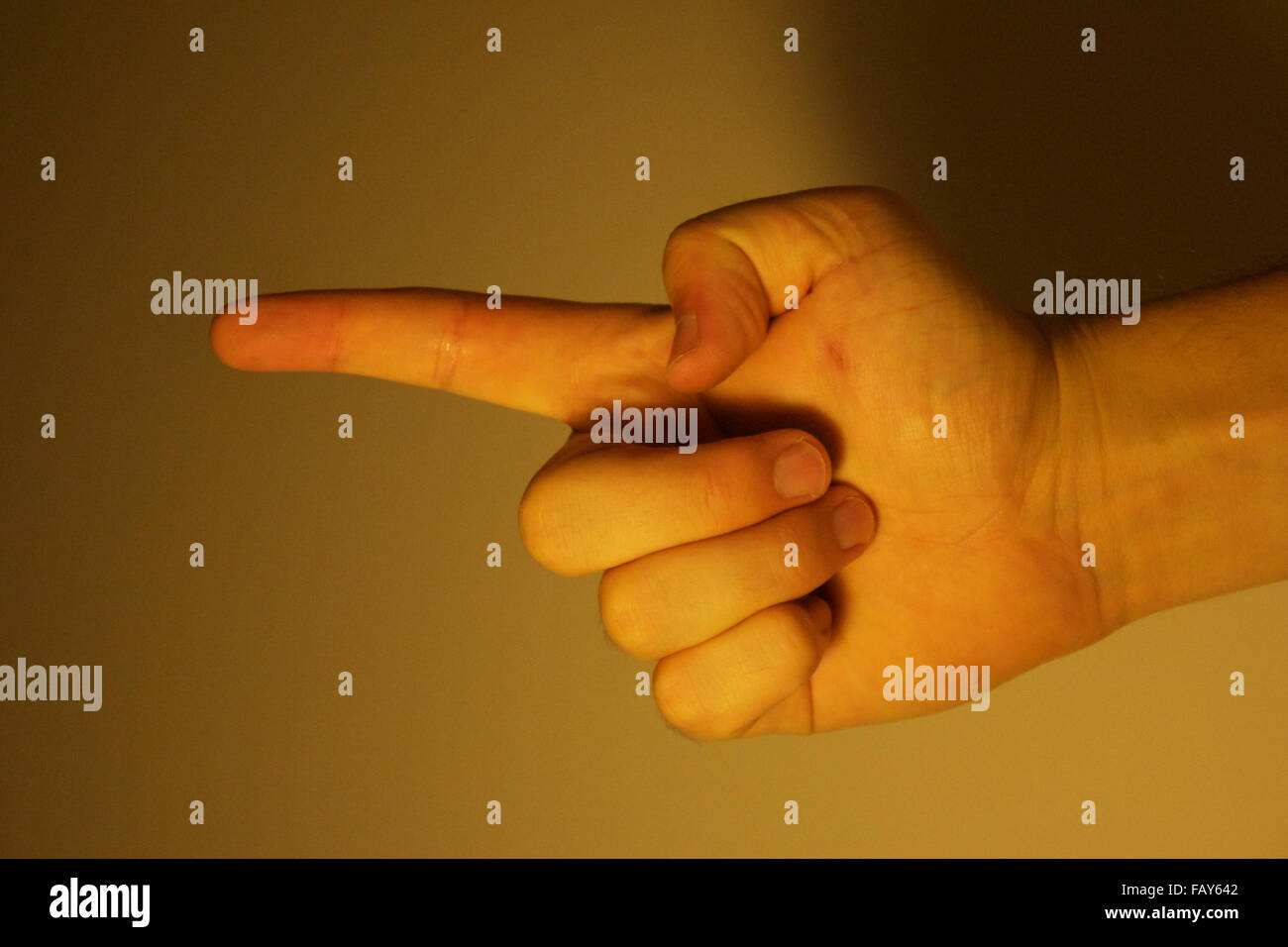 Un doigt pointant vers la droite Photo Stock - Alamy