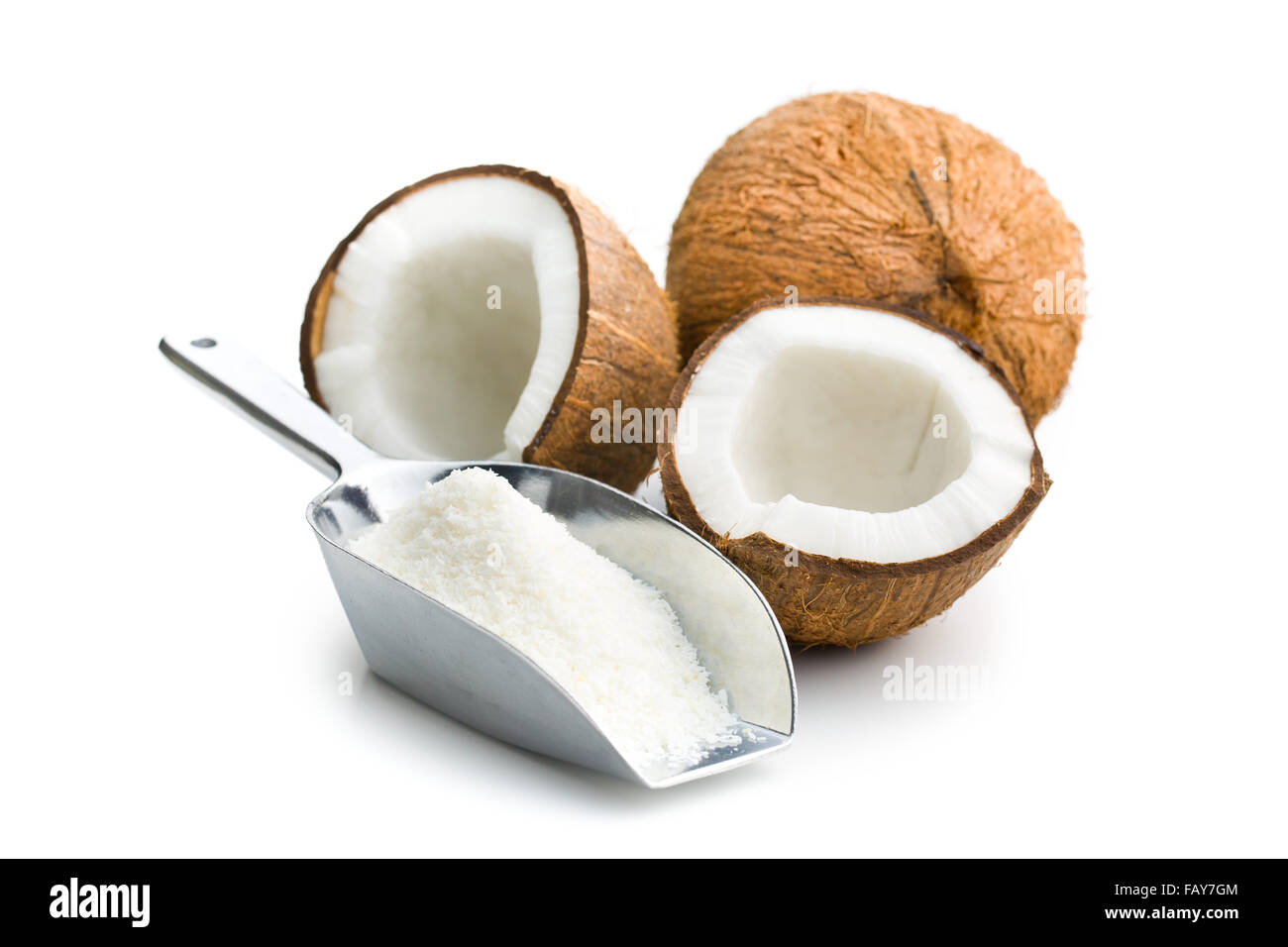 Fromage râpé, noix de coco sur fond blanc Banque D'Images