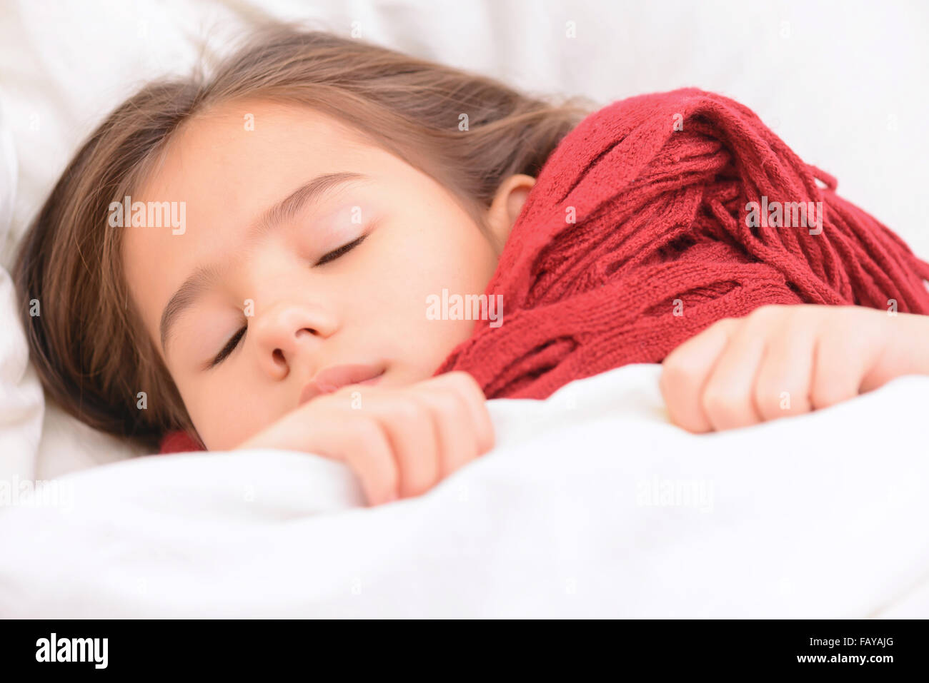 Little girl Lying in Bed Banque D'Images