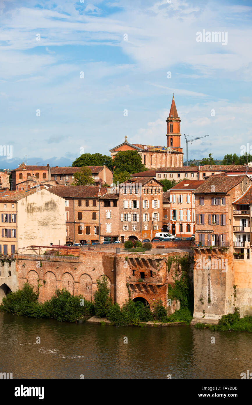 Paysage urbain de la vieille ville d'Albi, France. Shot verticale Banque D'Images