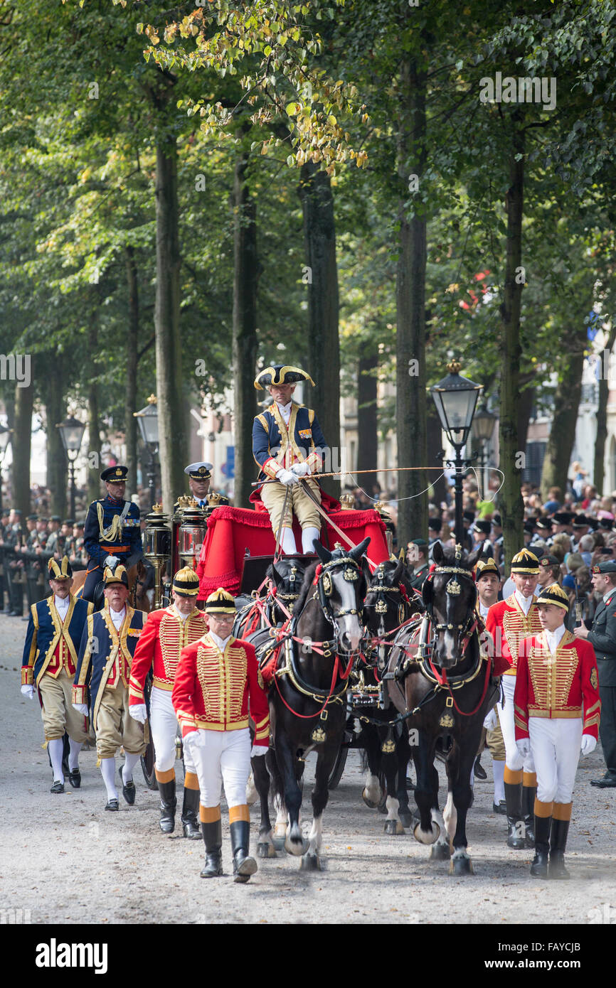 'Pays-bas La Haye" troisième mardi de septembre Prinsjesdag Tour de 'Reine des maxima et le roi Willem Alexander dans golden coach. Banque D'Images