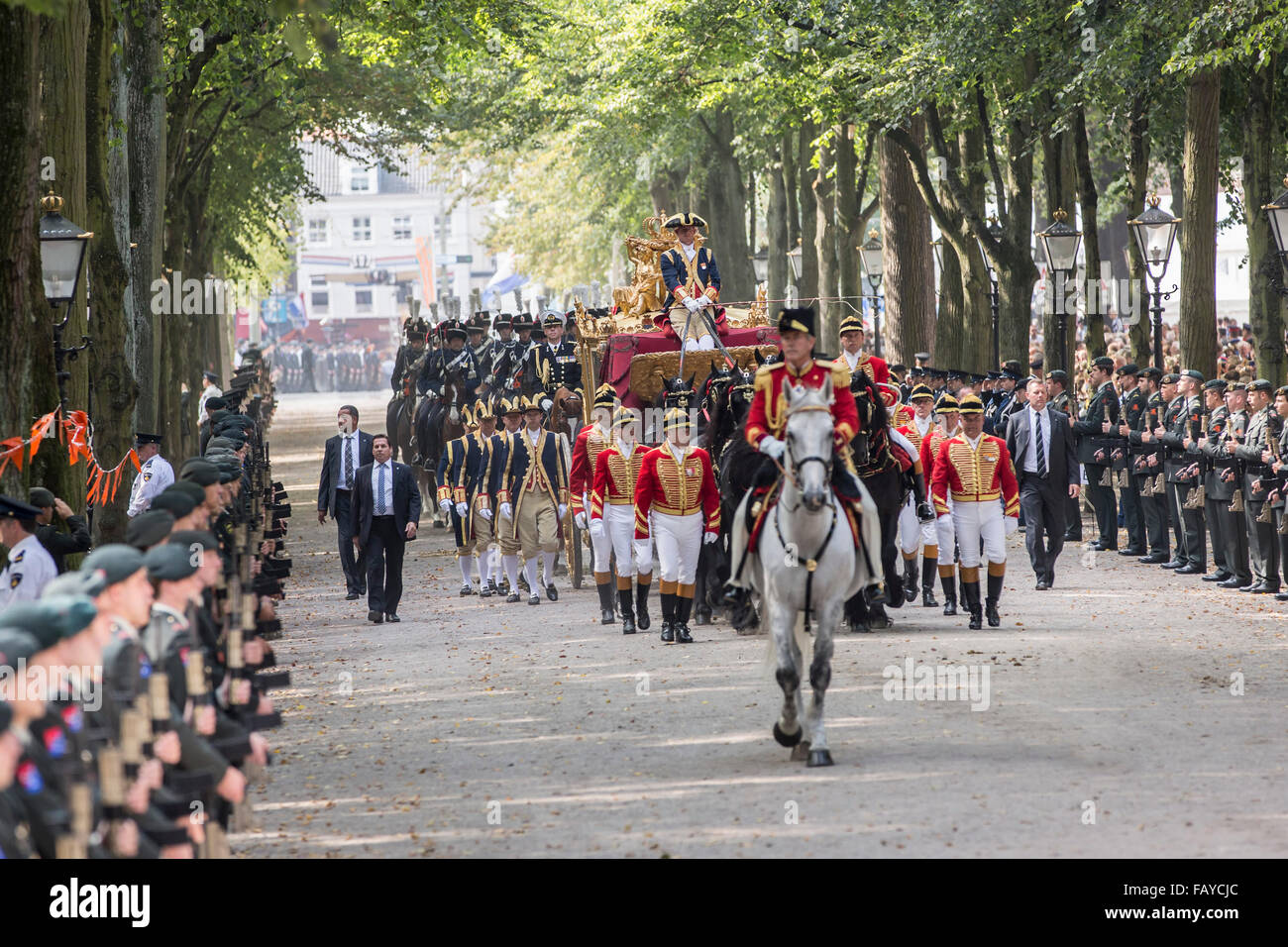 'Pays-bas La Haye" troisième mardi de septembre Prinsjesdag Tour de 'Reine des maxima et le roi Willem Alexander dans golden coach. Banque D'Images