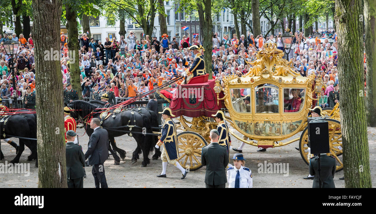 'Pays-bas La Haye" troisième mardi de septembre Prinsjesdag Tour de 'Reine des maxima et le roi Willem Alexander dans golden coach. Banque D'Images