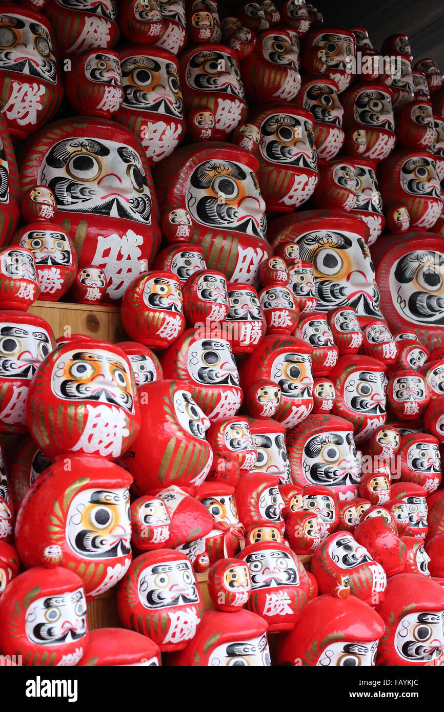 Daruma ou peint rouge bonne chance à doll au Japon Banque D'Images