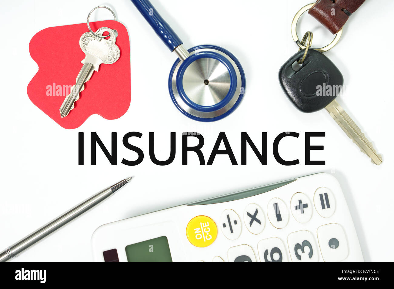 Concept d'assurance pour voiture accueil assurance vie et santé avec la calculatrice Banque D'Images