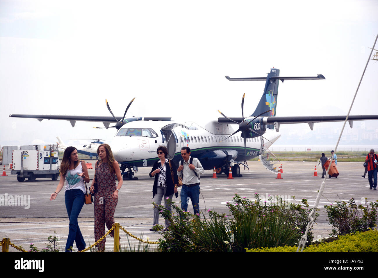 Avion ATR 72-600 d'Azul company à l'aéroport de Santos Dumont de Rio de Janeiro Brésil Banque D'Images