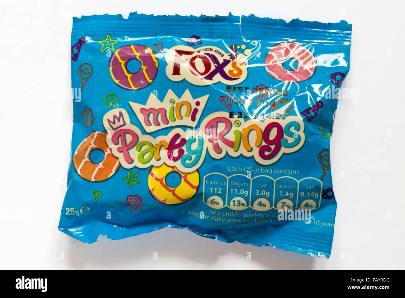 Sachet de Fox's mini biscuits bagues parti isolé sur fond blanc Banque D'Images