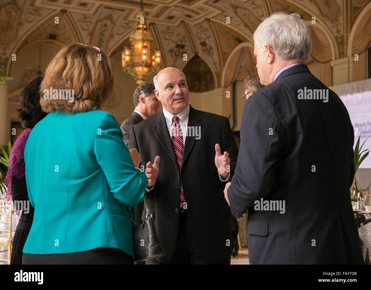 Palm Beach, Floride, USA. 6 janvier, 2016. Mike Joseph, vice-président exécutif de Cox Media Group, entretiens avec les clients du Palm Beach Post 100e anniversaire à Palm Beach, en Floride, le 5 janvier 2016. Allen Eyestone/Le Palm Beach Post/ZUMA/Alamy Fil Live News Banque D'Images