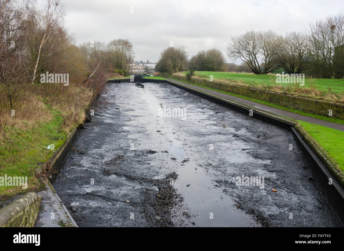 James Brindley Canal grâce à Smethwick dans le West Midlands industriels Banque D'Images