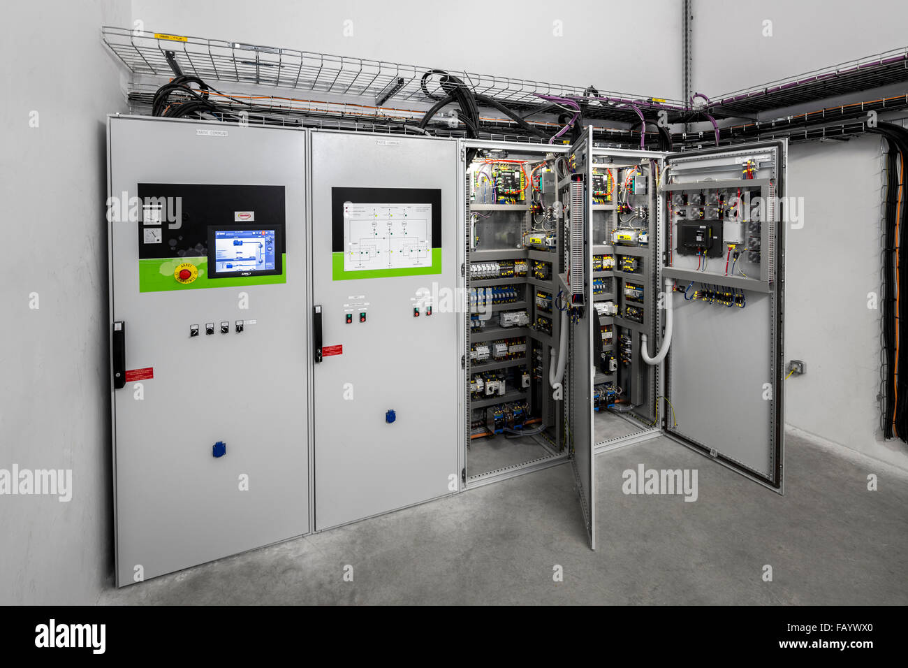 Dans une entreprise, panneaux de distribution (France). Banque D'Images