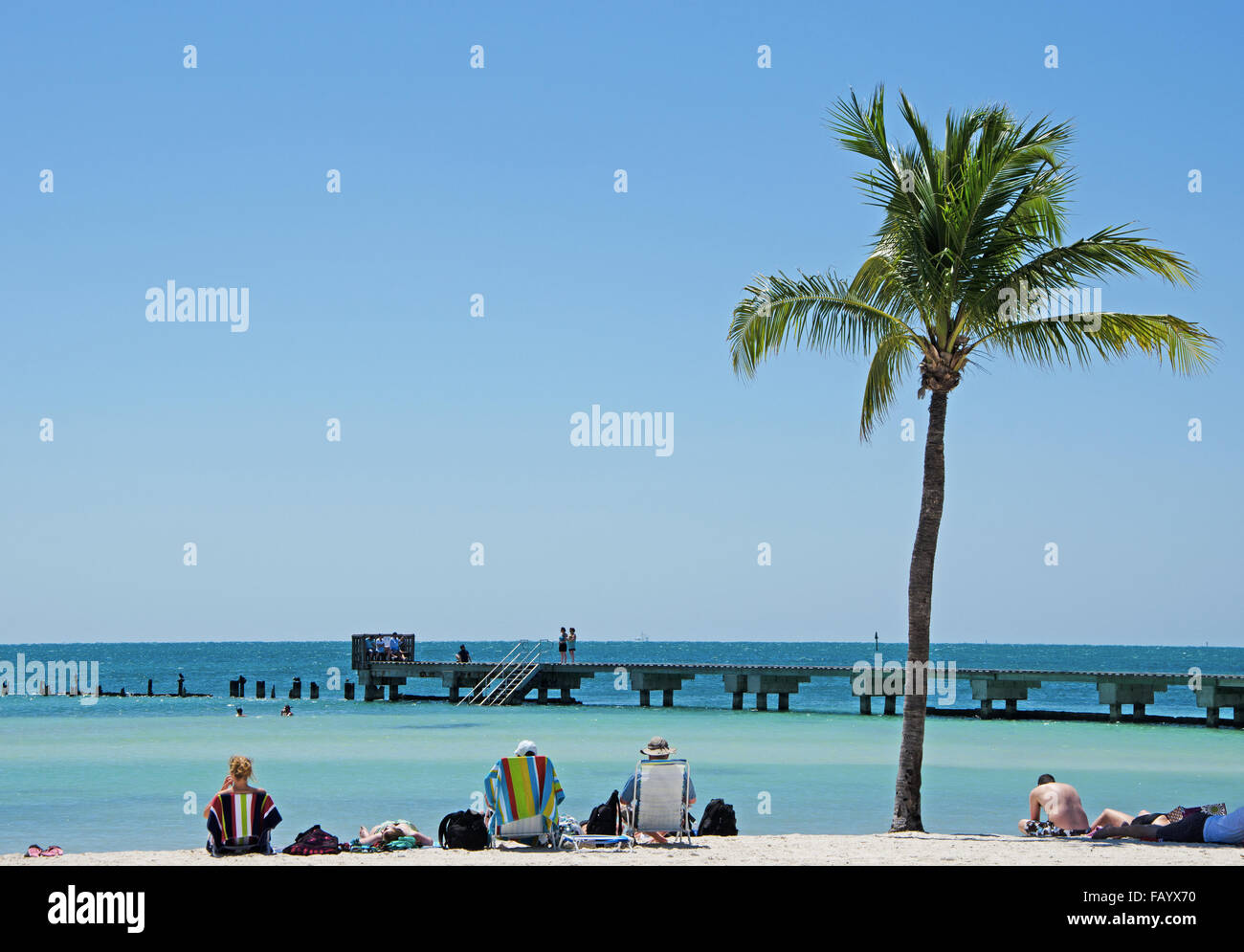 États-unis d'Amérique, Floride : détente sur la plage, plage et jetée de Higgs, Key West, clés, Cayo Hueso, Océan Atlantique Banque D'Images