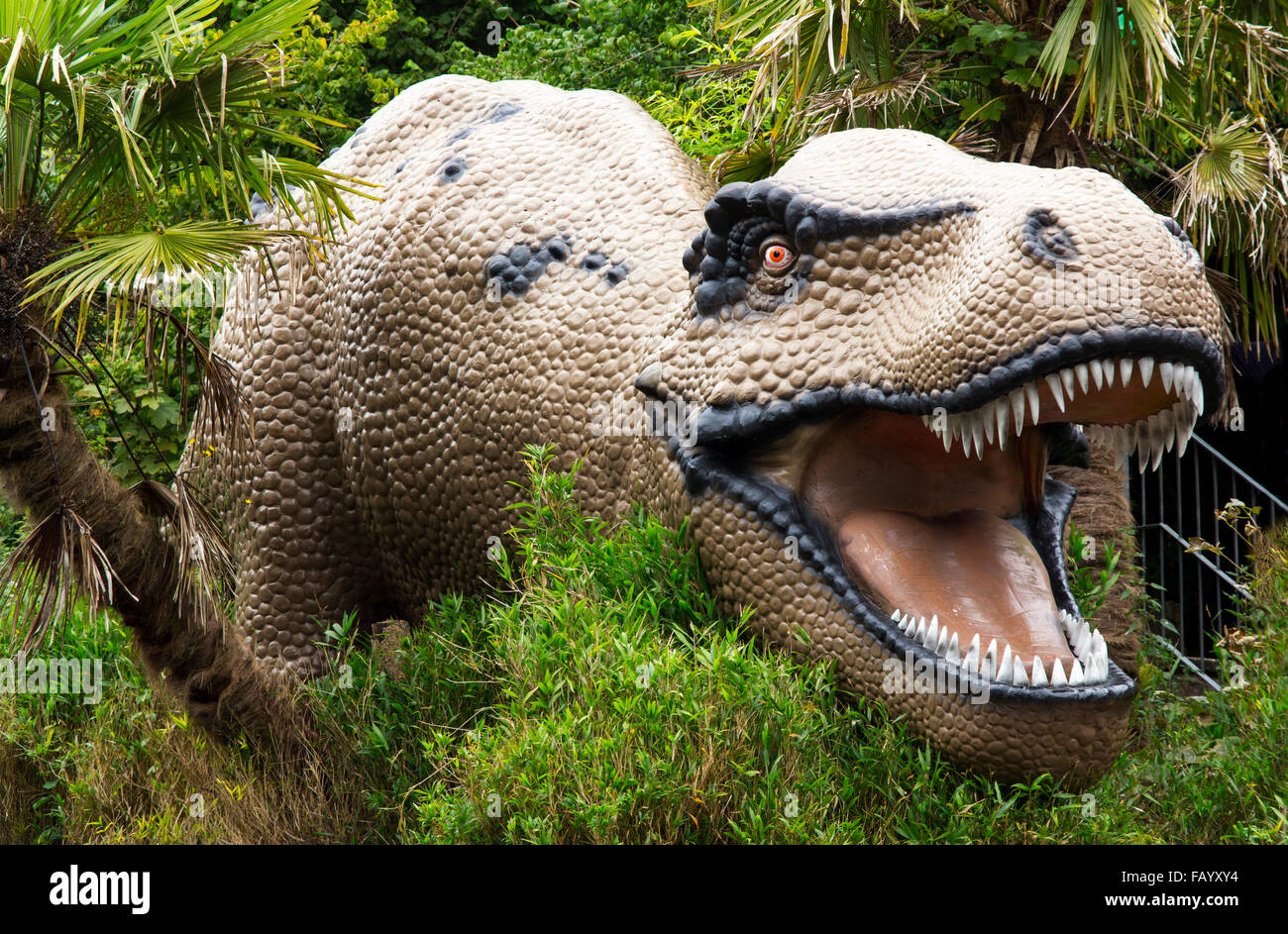 Tyrannosaurus rex modèle Dan-yr-Ogof Caves montrent au Pays de Galles Banque D'Images