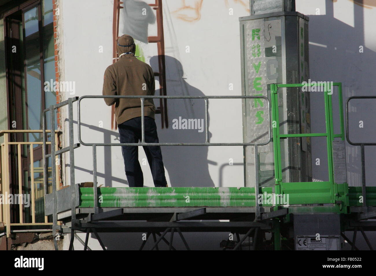 Napoli, Italie. 06 Jan, 2016. Agoch Jorit, un artiste, les peintures de la façade du bâtiment en rénovation avec une fresque géante. Credit : Salvatore Esposito/Pacific Press/Alamy Live News Banque D'Images