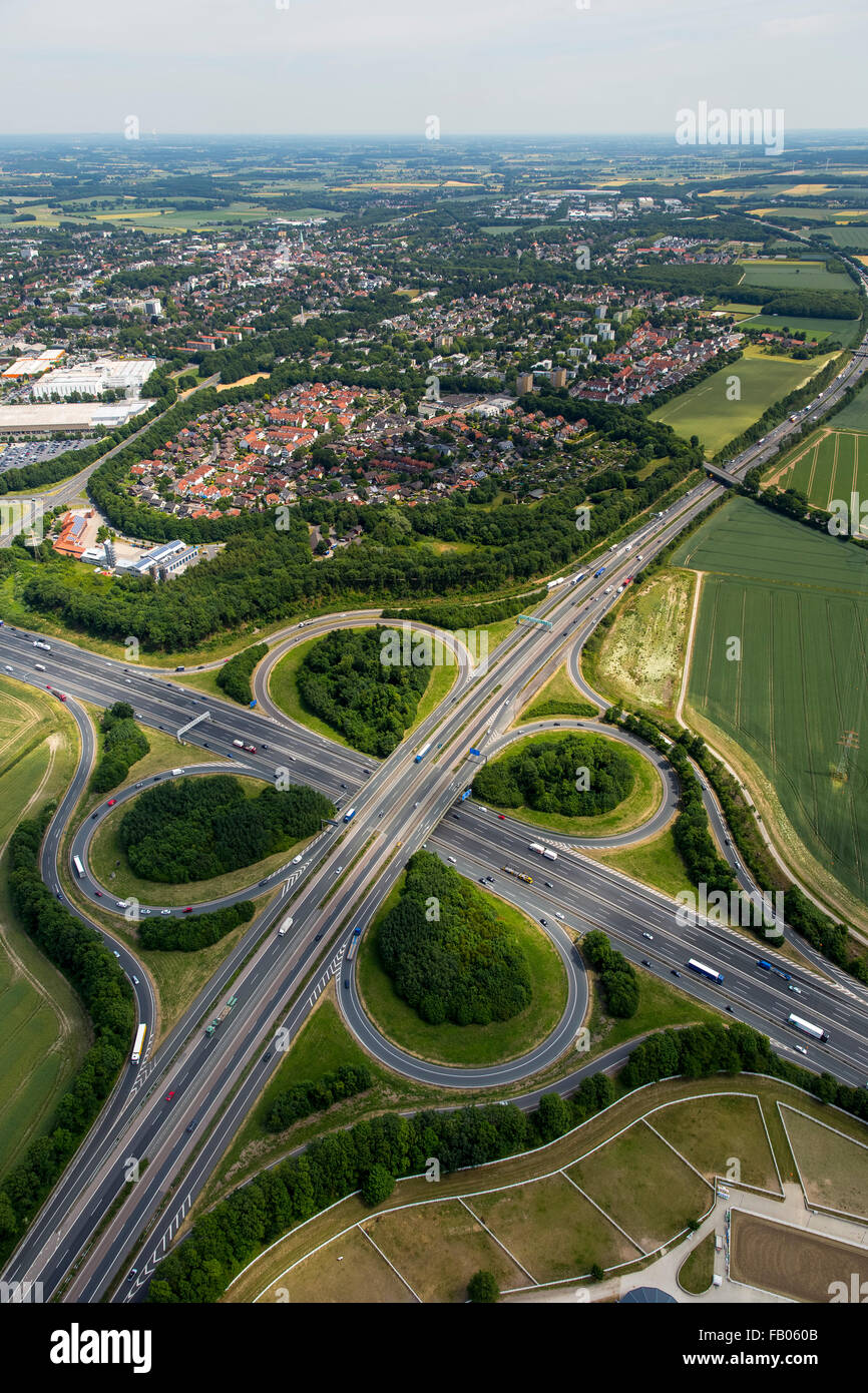 Regardez sur l'autoroute à Unna intersection Unna A1 et A44, Unna, Ruhr, Rhénanie du Nord-Westphalie, Allemagne, Europe, vue aérienne Banque D'Images