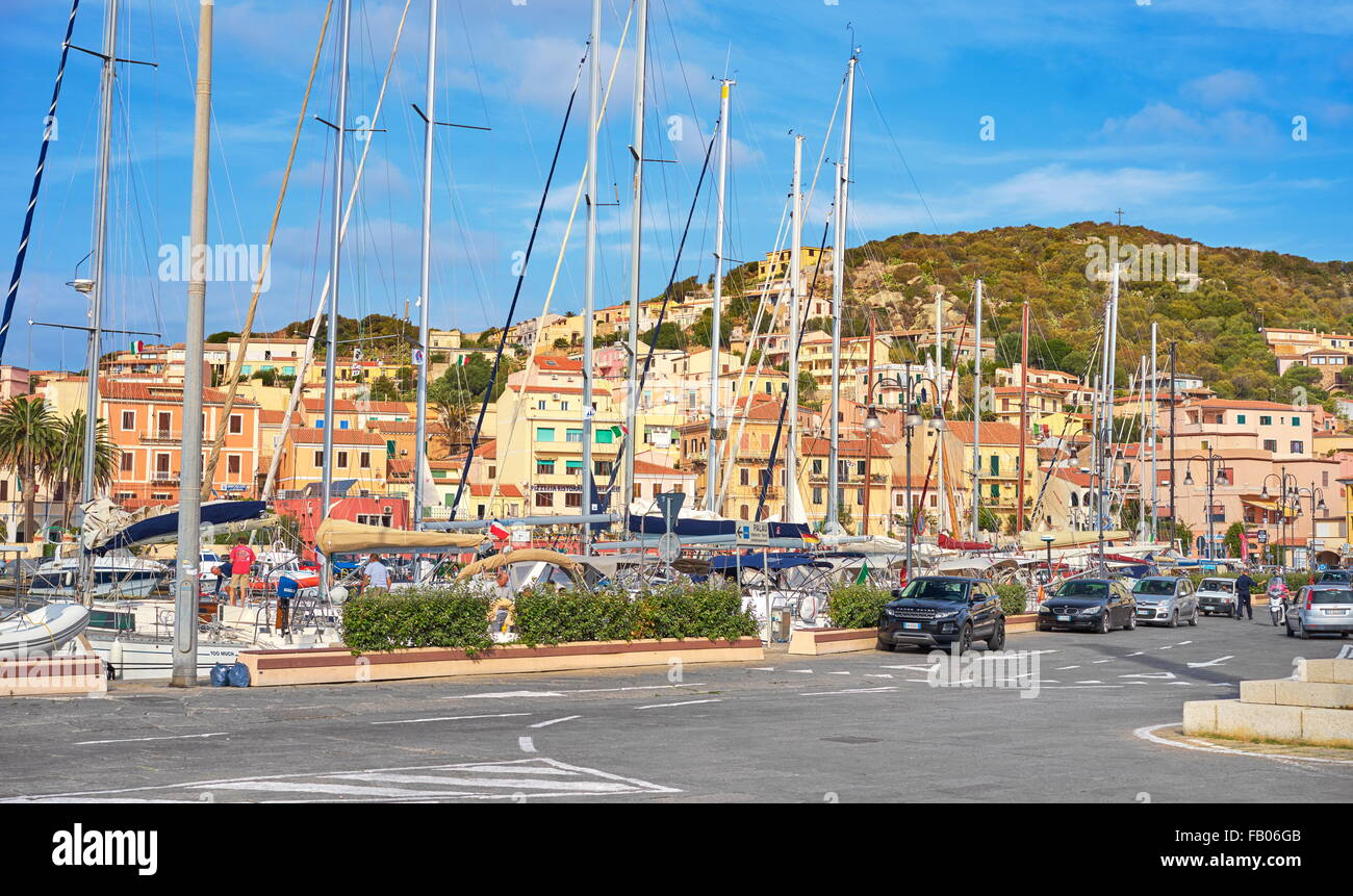 L'île de La Maddalena, vue sur la ville et le port, Sardaigne, Italie Banque D'Images