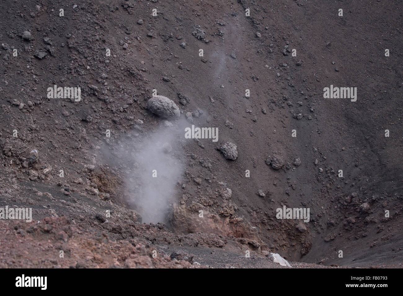 La fumée sortir de la lave de l'Etna Banque D'Images