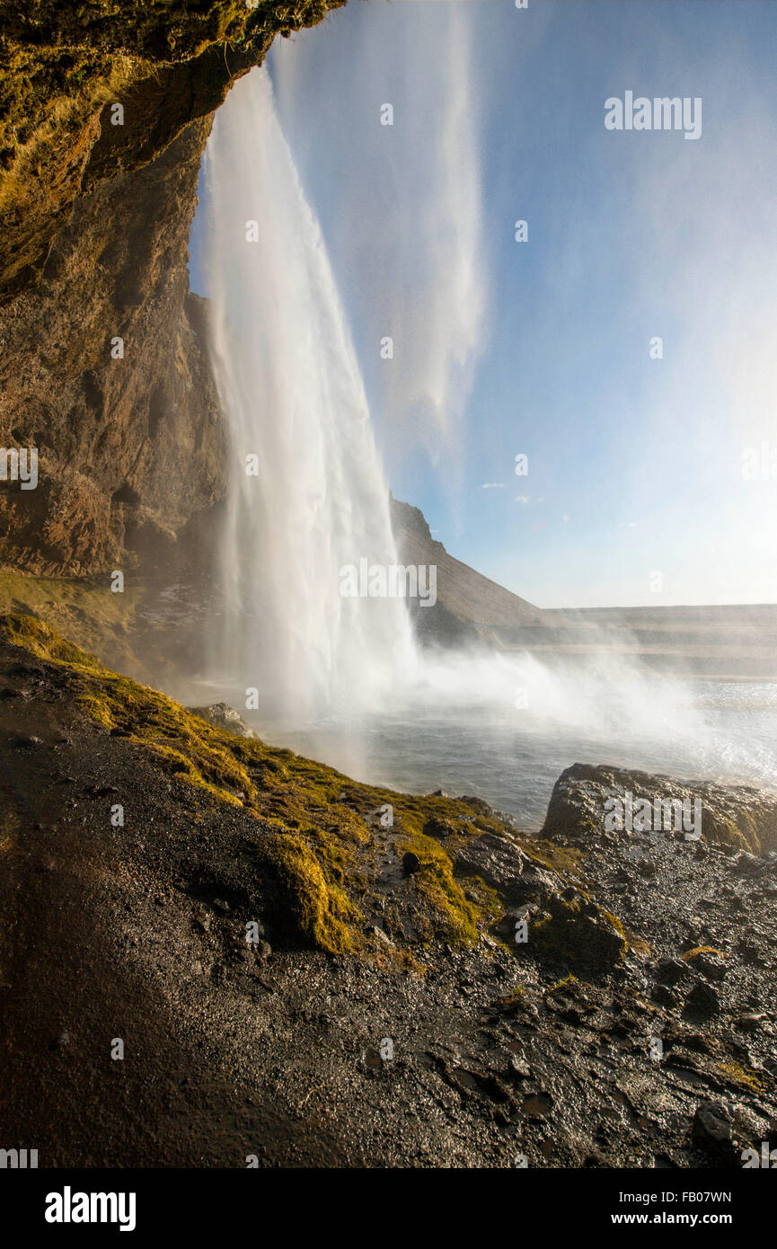 L'impressionnante cascade dans la campagne de l'Islande a appelé de Seljalandsfoss. Banque D'Images