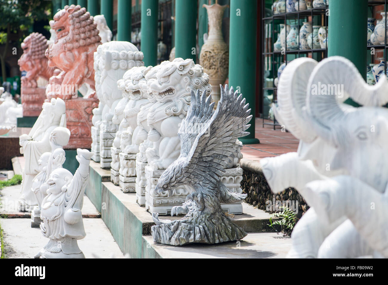 Les lions sculptés, eagle, Vietnam Banque D'Images