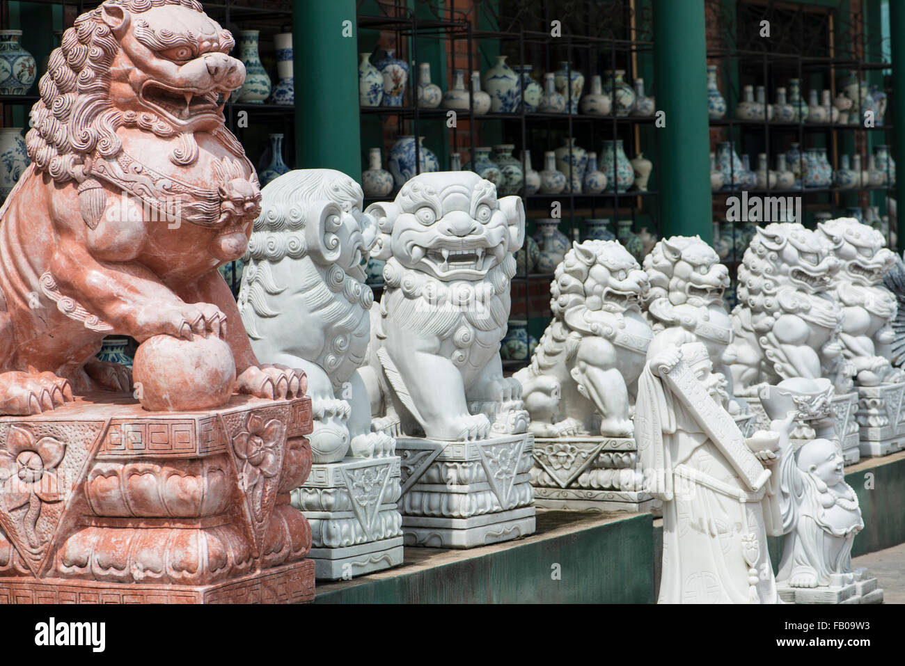 Les lions sculptés, Vietnam Banque D'Images