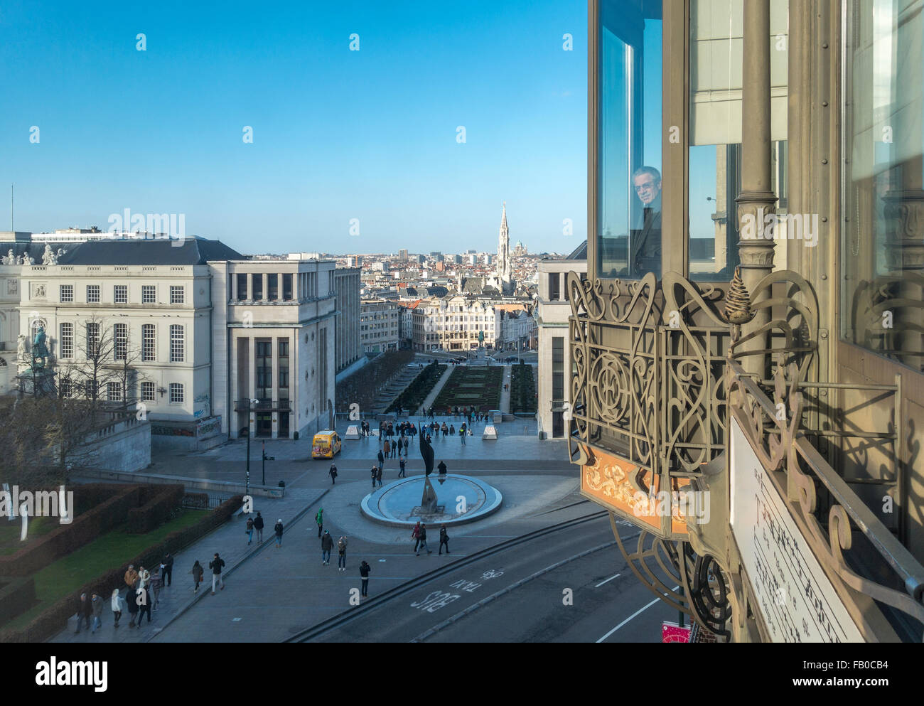 Vue sur le centre-ville de Bruxelles à partir de l'établissement de style Art Nouveau du Musée des Instruments de musique Bruxelles MIM. Banque D'Images