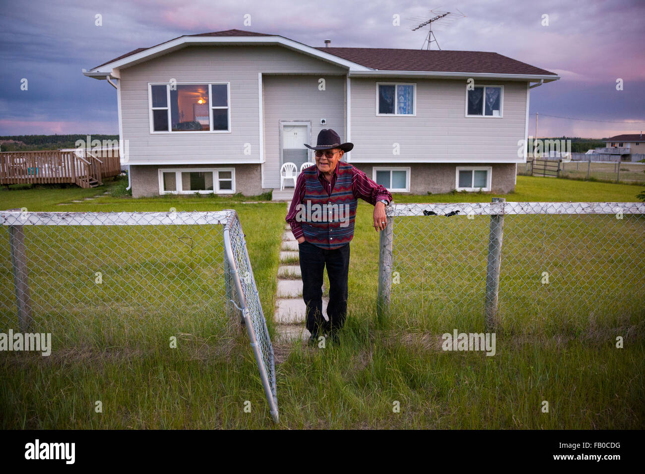 Aîné de la nation Siksika (Pieds-Noirs) Première Nation, le chef Tom Crane Bear, à la maison sur la réserve Siksika Nation près de Calgary. Banque D'Images