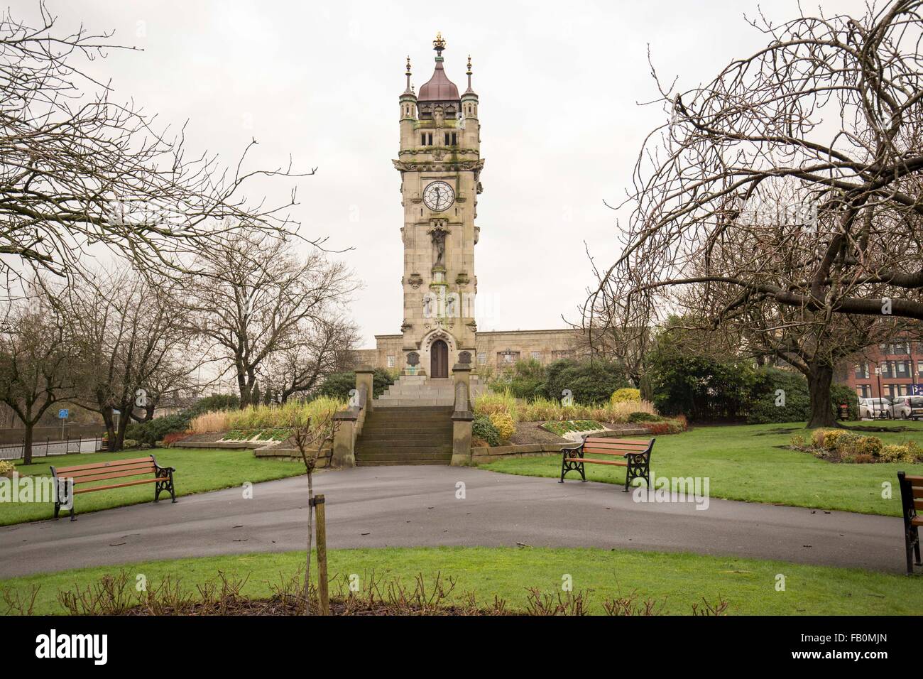 La tour de l'horloge à Whitehead Tower Gardens, Bury, Greater Manchester, Angleterre, RU Banque D'Images