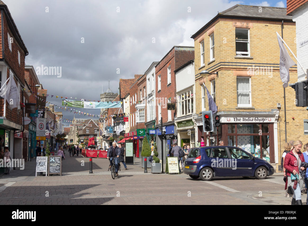 High Street, Salisbury à sa jonction avec New Lane, regardant vers le sud. Banque D'Images