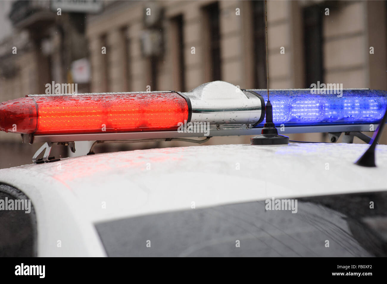 La barre lumineuse sur le toit d'un véhicule d'urgence voiture de police Banque D'Images