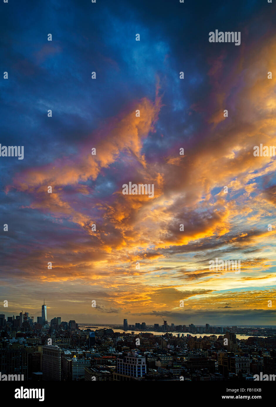 Cloudscape panoramique au coucher du soleil Banque D'Images