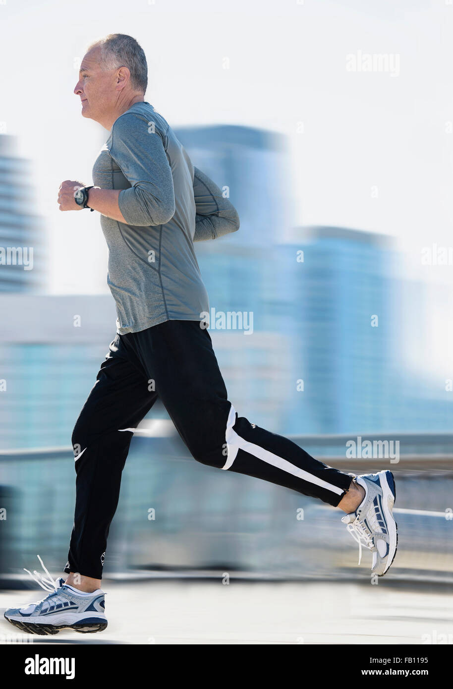 Man jogging in city Banque D'Images