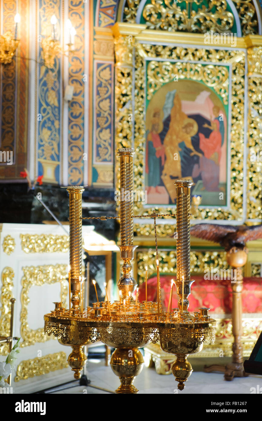 Intérieur de l'Église Orthodoxe magnifique à l'intérieur Banque D'Images