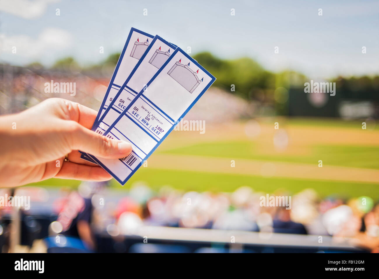 Close-up of hand holding billets à stade Banque D'Images