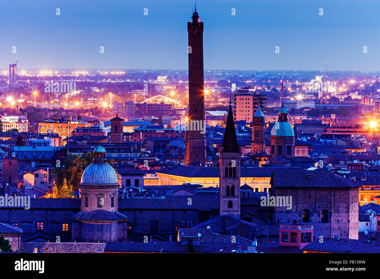 Asinelli Tower at night Banque D'Images