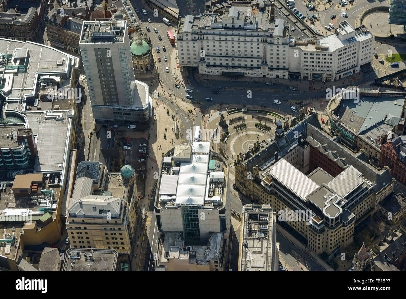 Vue aérienne d'une place de la ville dans le centre-ville de Leeds, West Yorkshire Banque D'Images