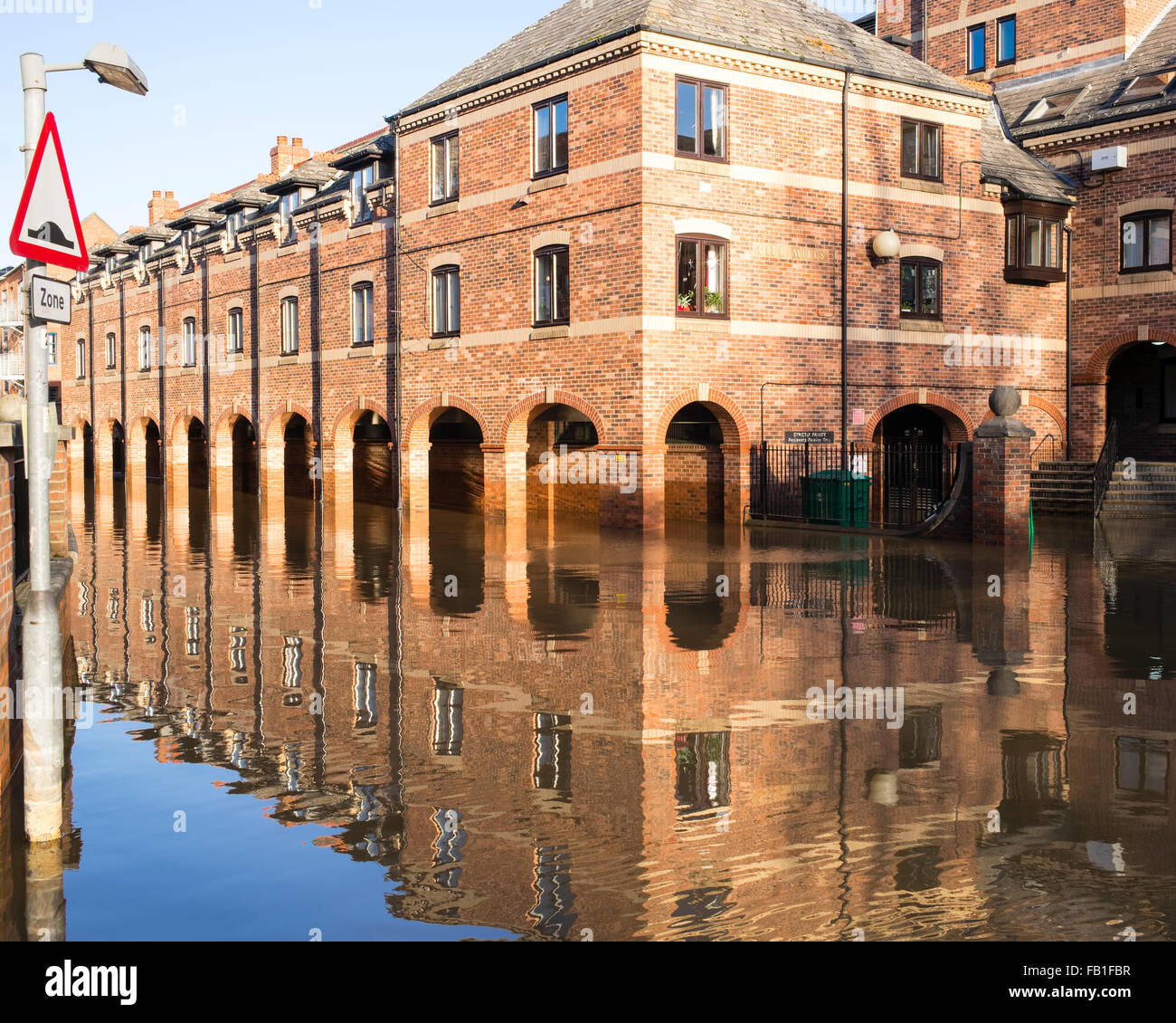 Submergé d'âne en 2015, Skeldergate inondations Noël, ville de York, Yorkshire, Angleterre, Royaume-Uni Banque D'Images