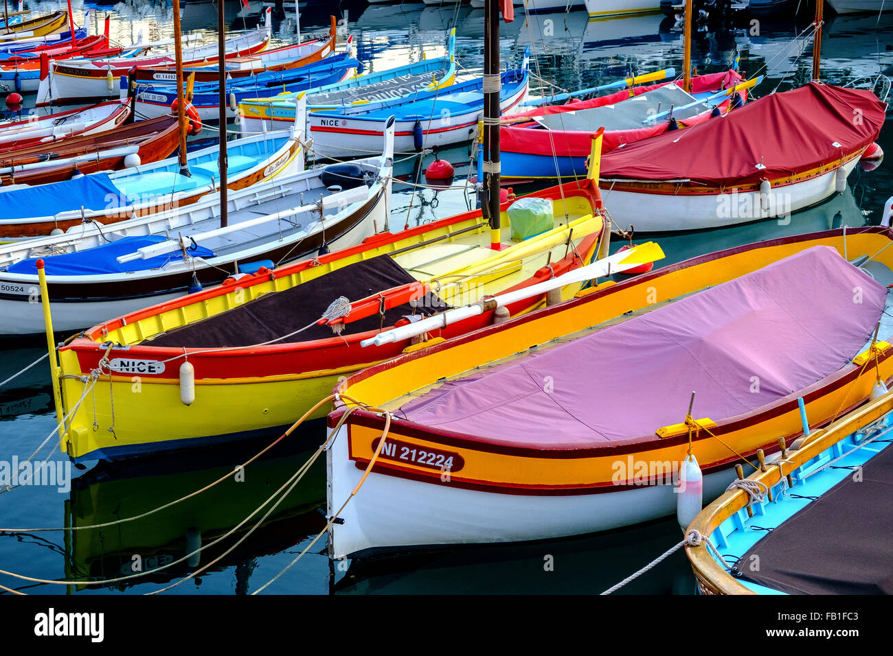Coloré bateau bateaux port port de Nice Banque D'Images
