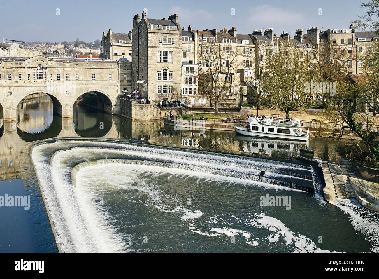 Portrait d'Avon et Pulteney Bridge, Bath, Royaume-Uni Banque D'Images