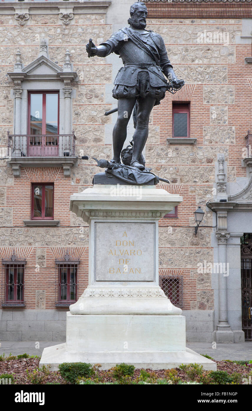 Statue d'Alvaro de Bazan, sur l'amiral espagnol XVI siècle. Plaza de la Villa, Madrid, Espagne Banque D'Images