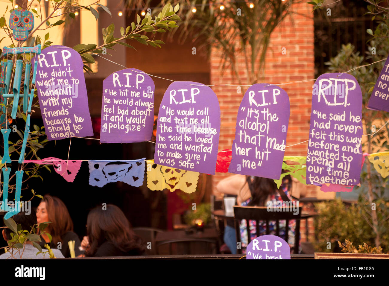 Les Citations Sur Les Membres De La Famille De La Personne Decedee Sont Affiches Au Jour Des Morts Dia De Muertos Ceremonies De Hispanic Santa Ana Ca Celebrations Peuvent Prendre Un Ton Les Citations Sur Les Membres De La Famille De La Personne Decedee Sont Affiches Au Jour Des Morts Dia De Muertos Ceremonies De Hispanic Santa Ana Ca Celebrations Peuvent Prendre Un Ton