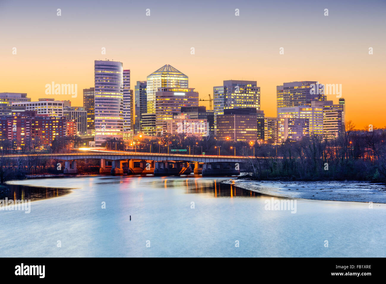 Rosslyn, Arlington, Virginia, USA Skyline sur le fleuve Potomac. Banque D'Images