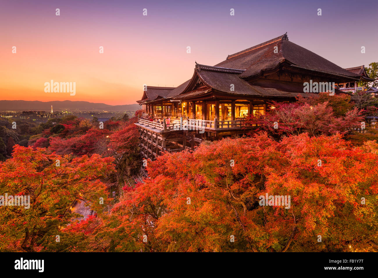 Kyoto, Japon, le Temple Kiyomizu-dera durant la saison d'automne. Banque D'Images