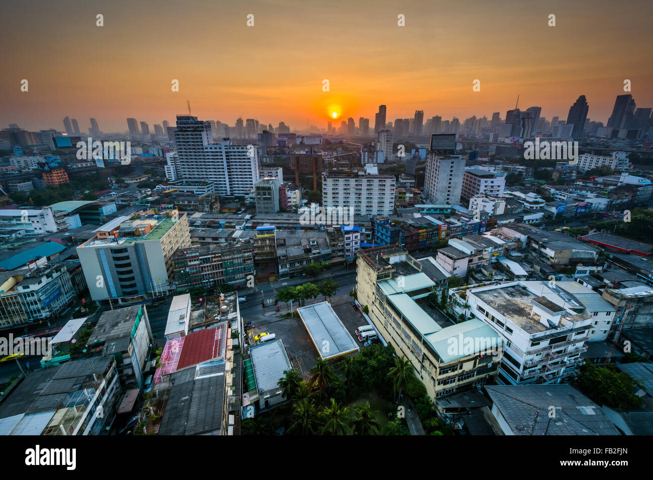 Lever du soleil sur la Ratchathewi District, à Bangkok, Thaïlande. Banque D'Images