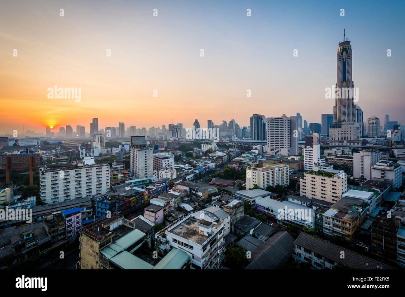 Lever du soleil sur la Ratchathewi District, à Bangkok, Thaïlande. Banque D'Images