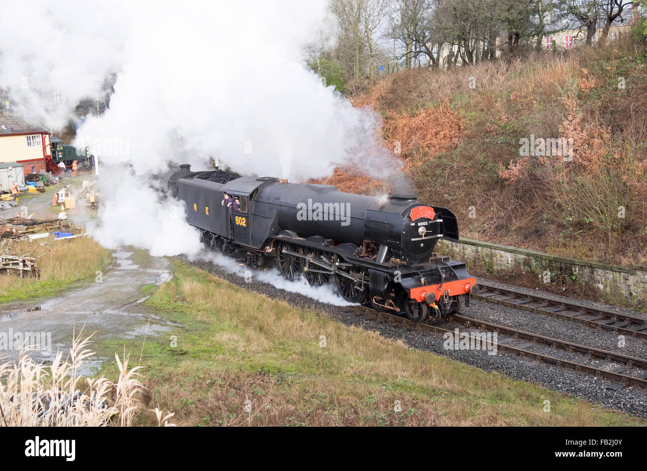 Bury, Lancs, UK. 8 Jan, 2016. Après une absence de 11 ans le chemin de fer National Museums Flying Scotsman, premier essai officiel de Bury Bolton Street Station à Heywood. Accompagné par un encadrement et un support pour moteur 5 noir. Le travail a été achevé à Ian Rileys travaille à enterrer. Credit : Light-Phase Photography/Alamy Live News Banque D'Images