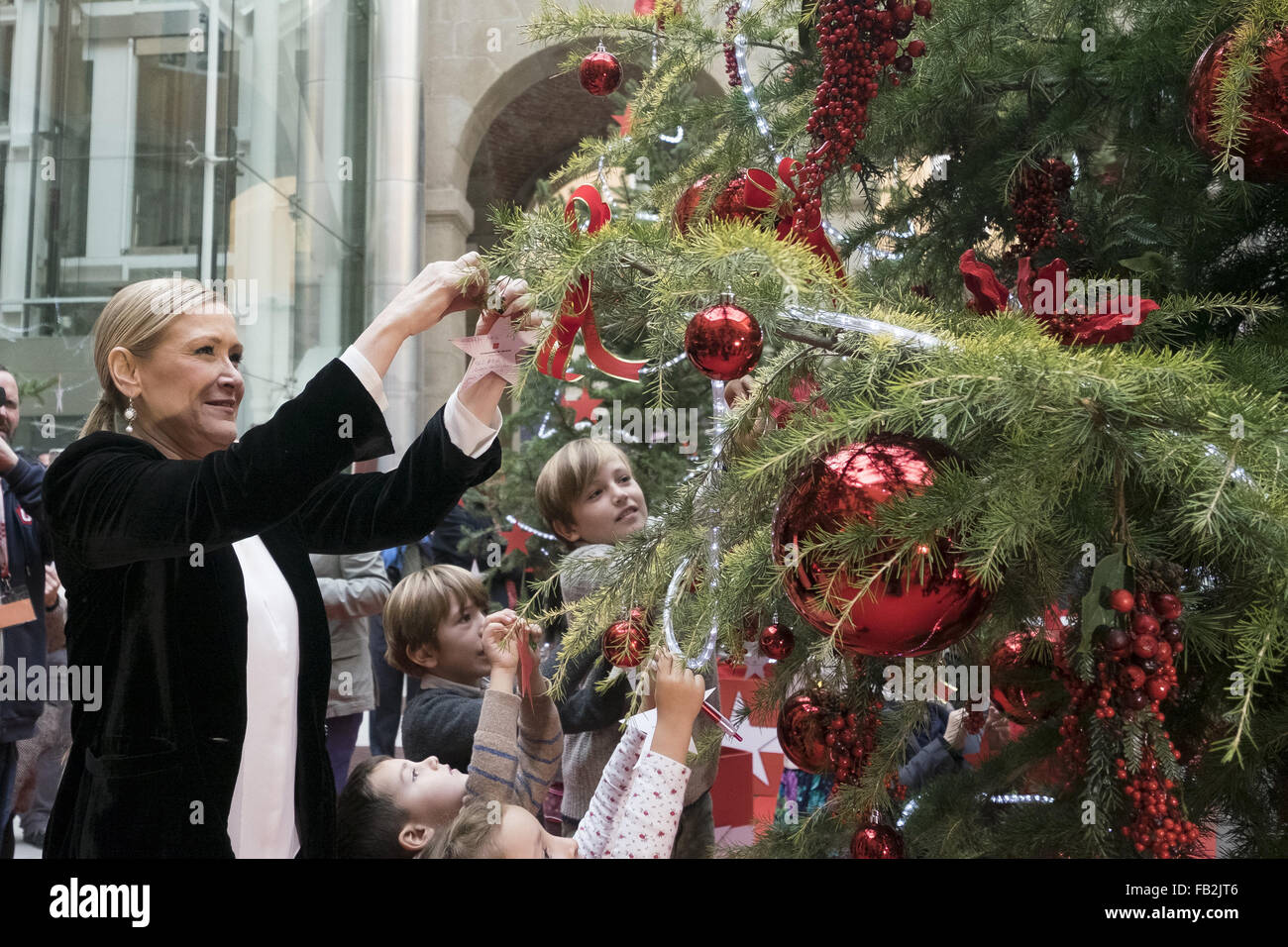 Président de la Communauté de Madrid, Cristina Cifuentes présente le programme pour les vacances de : Cristina Cifuentes Où : Madrid, Espagne Quand : 08 déc 2015 Banque D'Images
