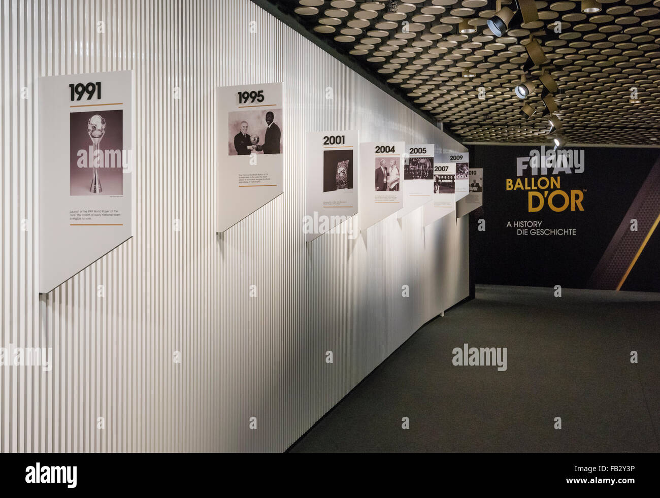 FIFA Ballon d'Or au Salon de l'avenir nouveau musée du football du monde de la FIFA à Zurich, Suisse. Banque D'Images