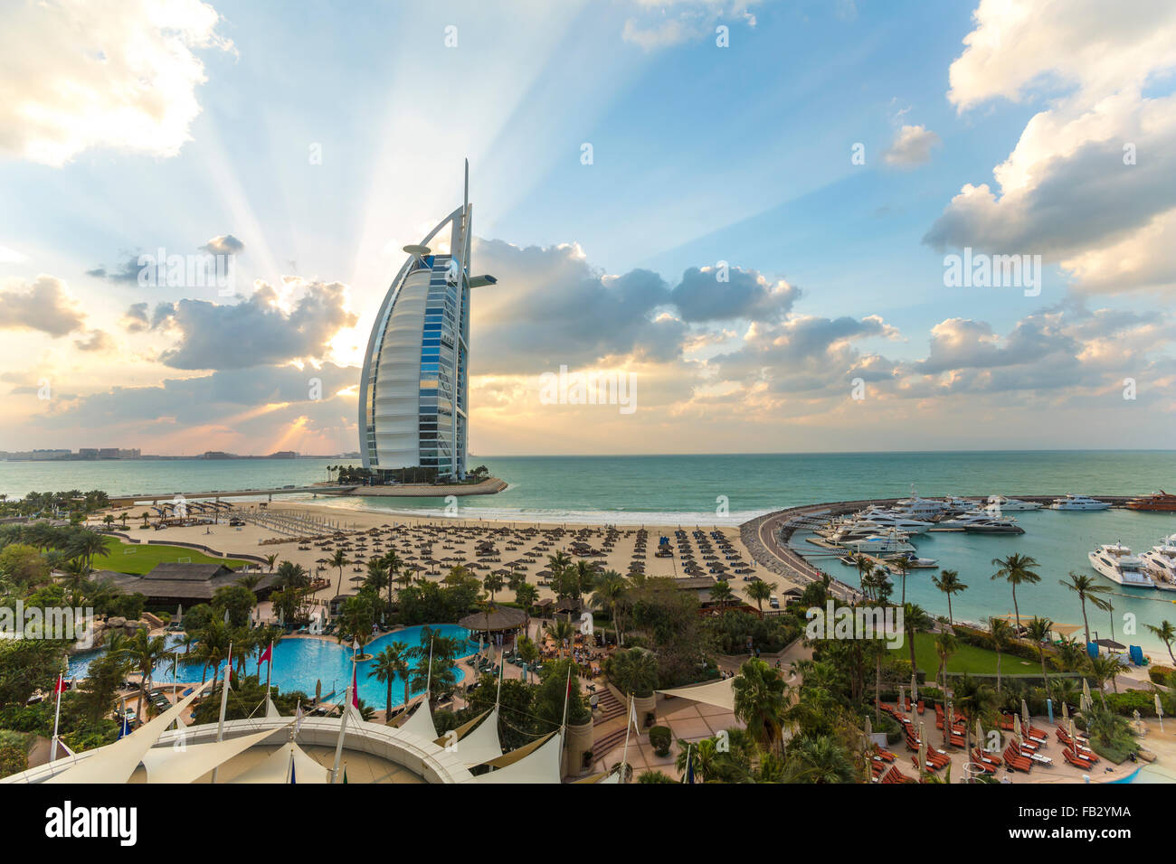La plage de Jumeirah, Burj Al Arab, Dubai, Émirats arabes unis, Moyen Orient Banque D'Images