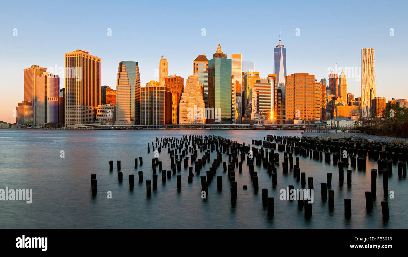Gratte-ciel de Manhattan de Brooklyn Heights, quartier de l'East River, New York, États-Unis d'Amérique Banque D'Images